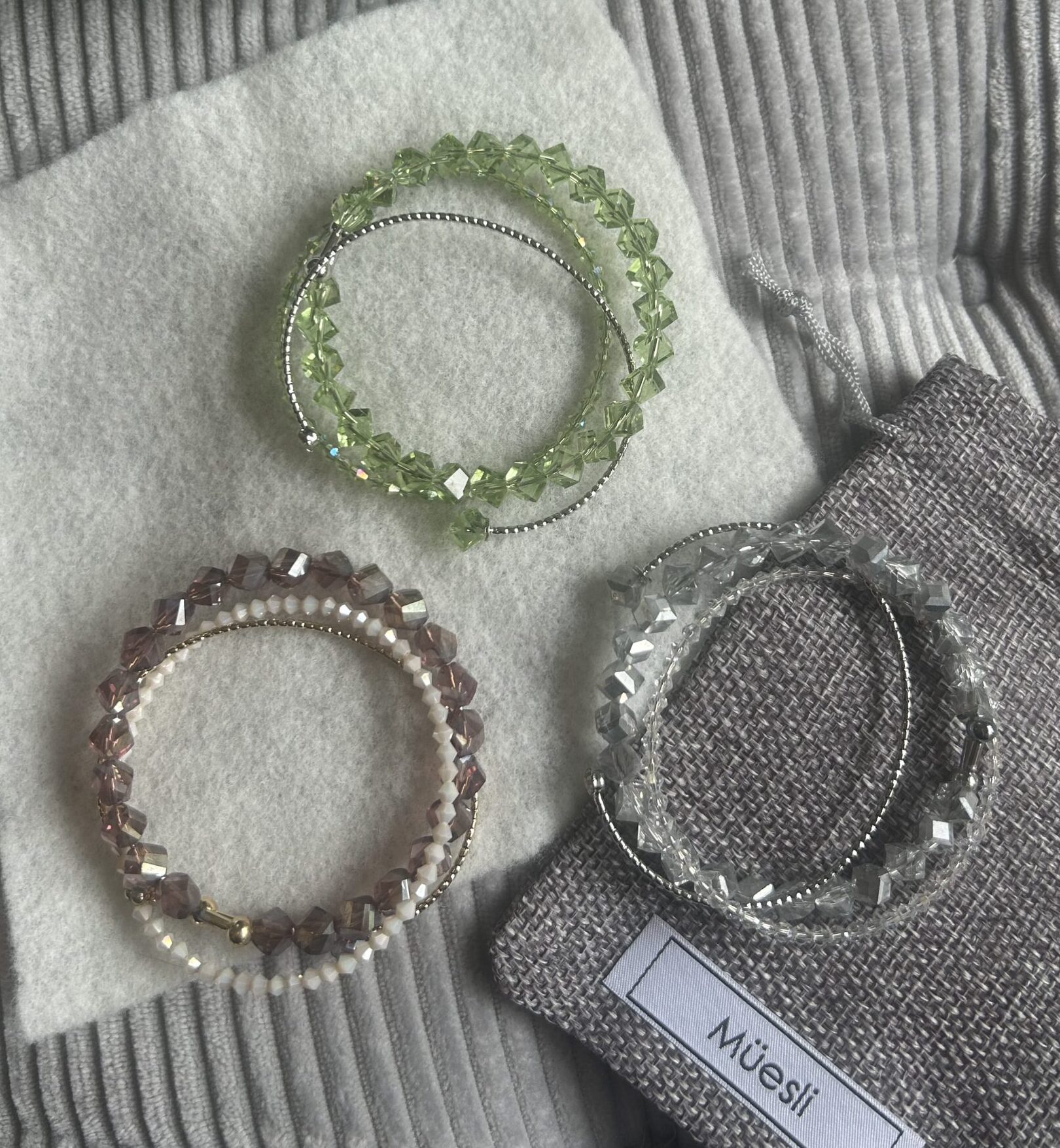 3連ガラスブレスレット