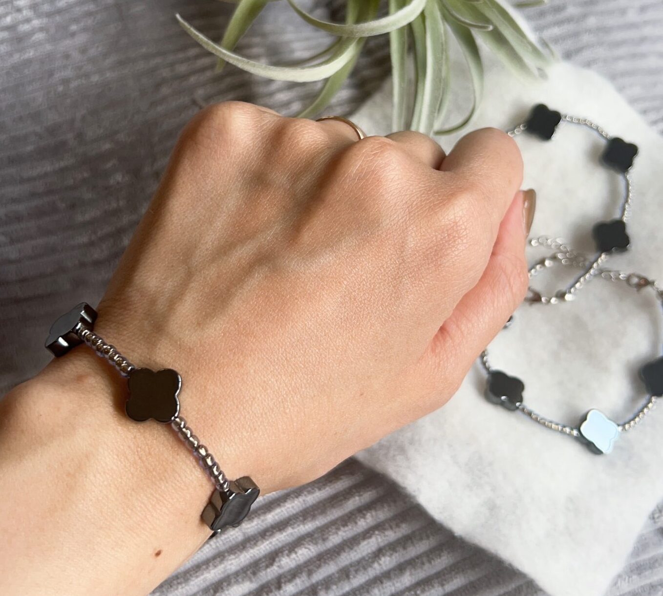 天然石(ヘマタイト)ブレスレット - 画像 (2)